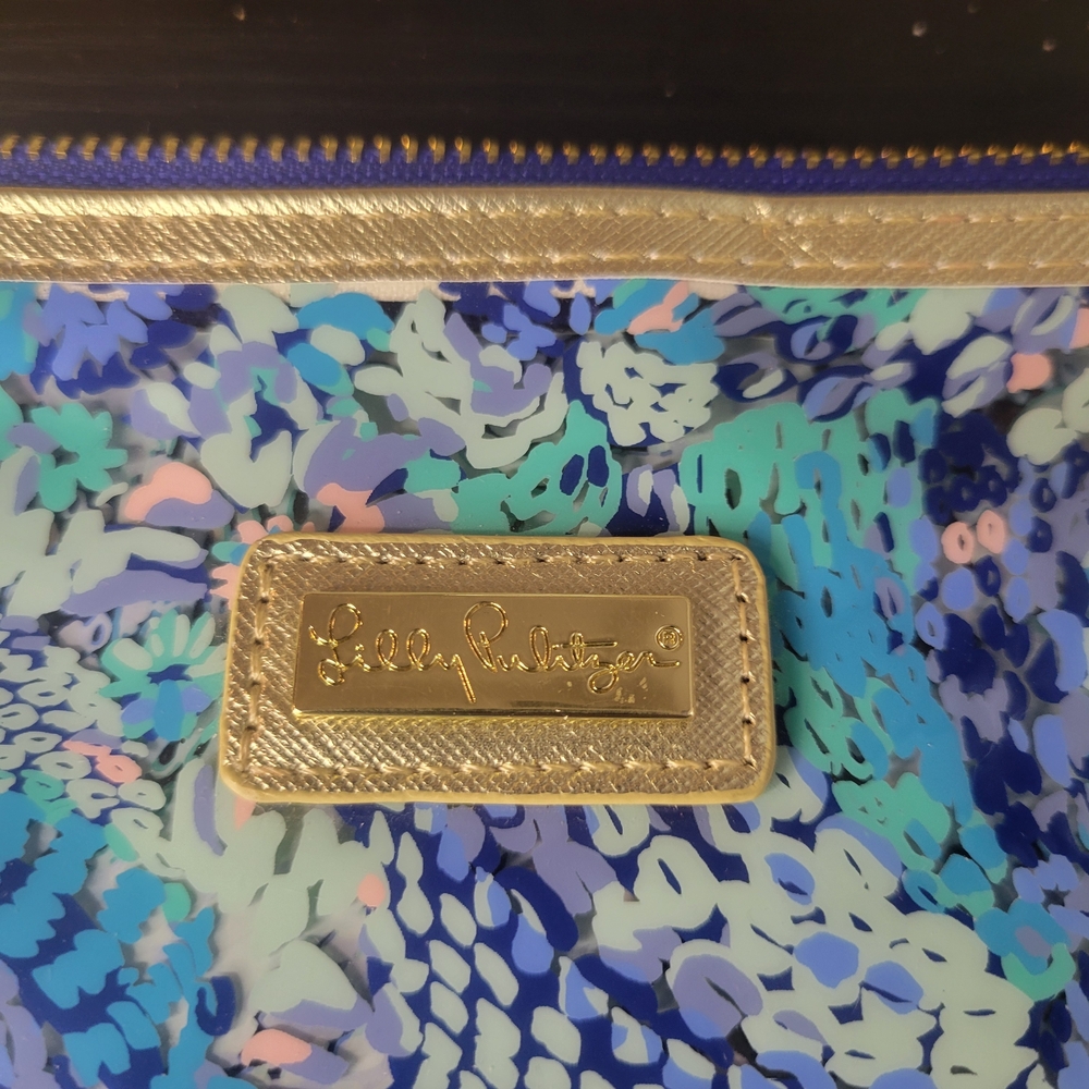 Lilly Pulitzer Pouch + Self Care Eye Revival Kit (5 Pieces) - Picture 4 of 9